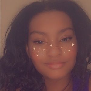 Meet your Posher, Chloe